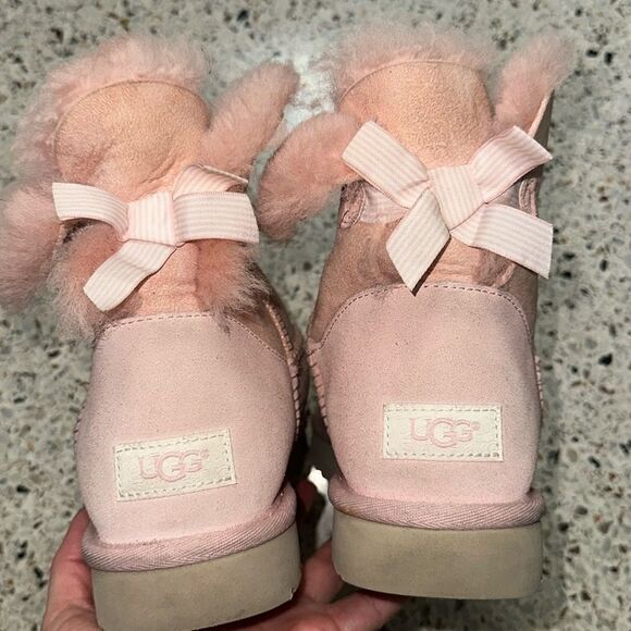 UGG Australia pink Bailey Bow boots 9 - Picture 1 of 7